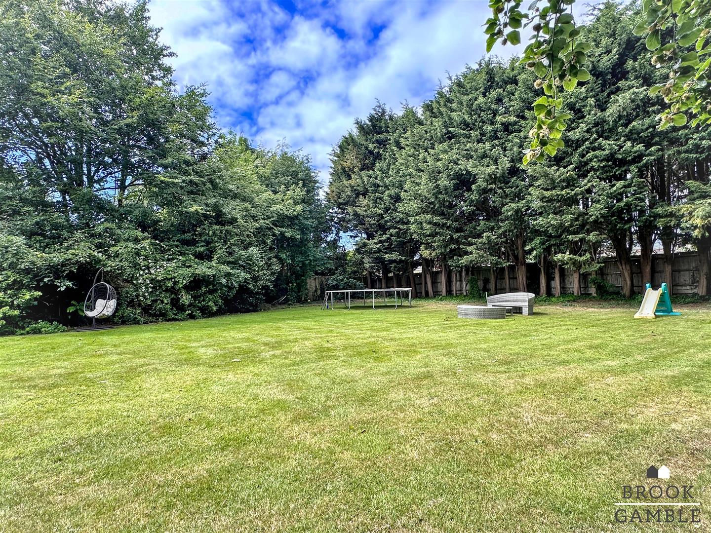 6 Bedroom House. Harley Shute Road in St. Leonards-On-Sea, 36
